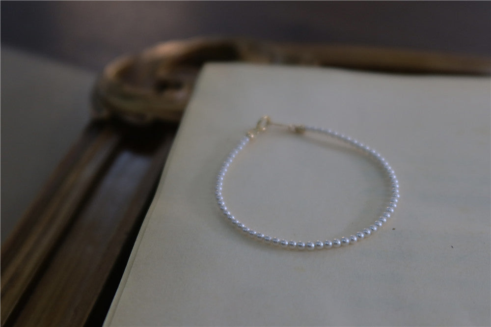 Pulsera de mini perlas raras de 2 mm
