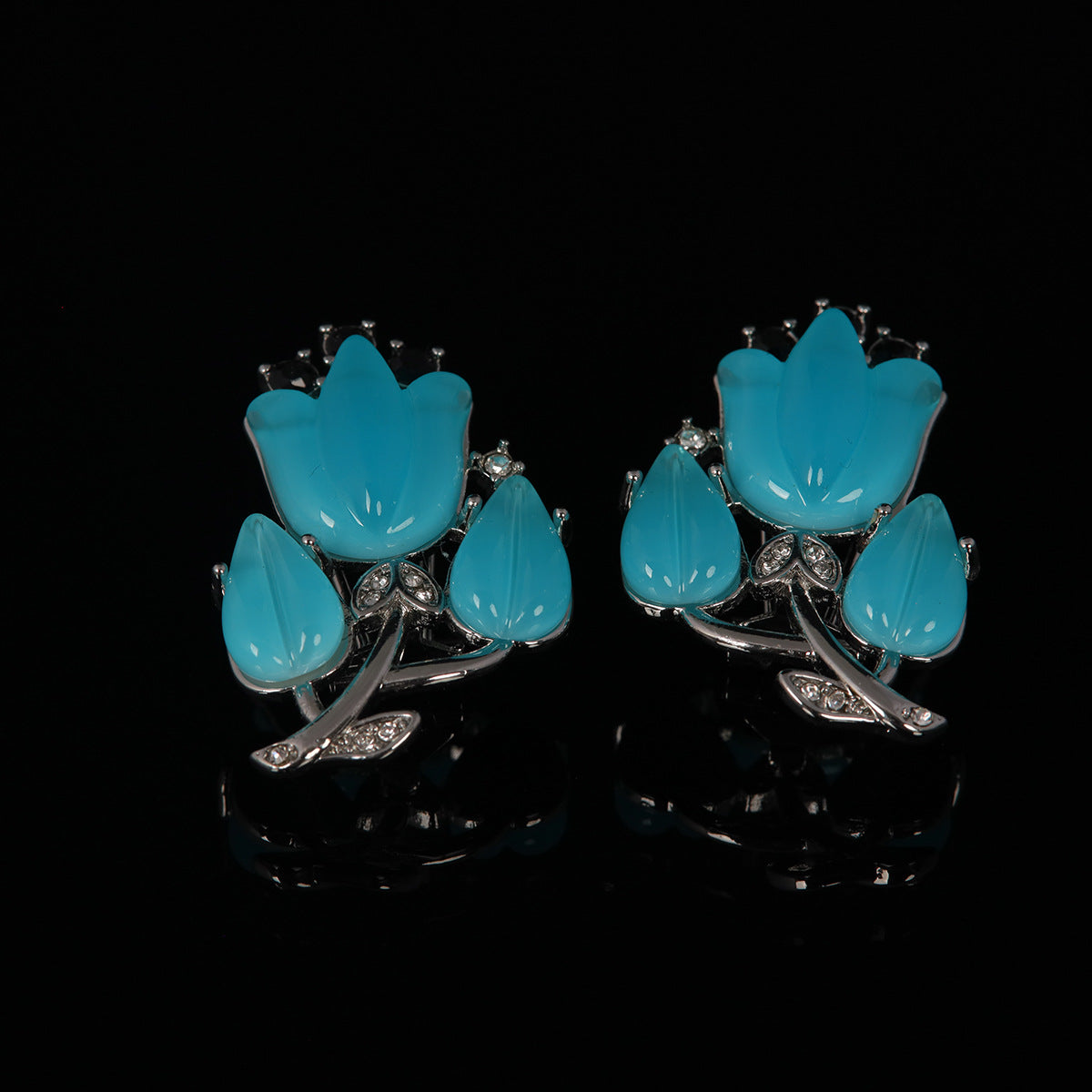 Pendientes vintage de magnolia con cristal azul