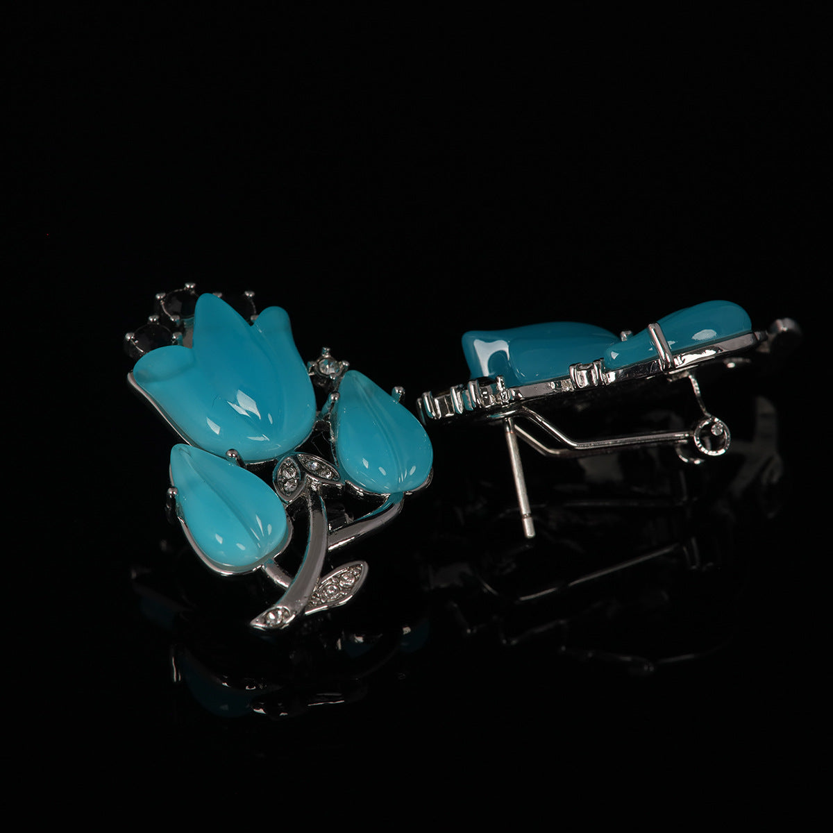 Pendientes vintage de magnolia con cristal azul